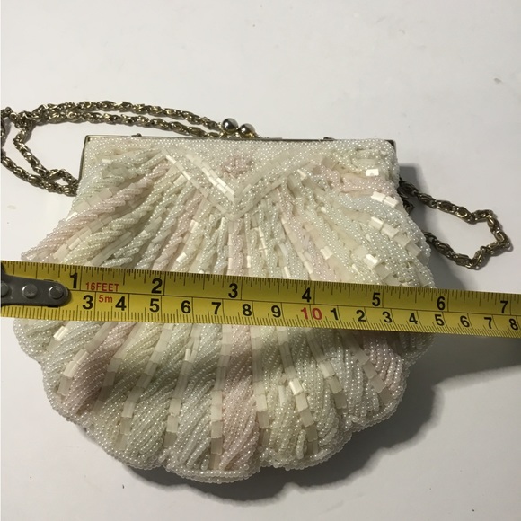 Vintage La Regale LTD Hand Made Seed Bead Clamshell Formal Wedding Purse - Picture 6 of 7